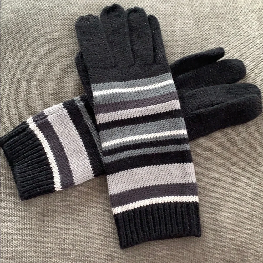 Kensie striped knit gloves.